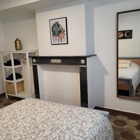 Brussels Bed & Blockchain Private Rooms With Shared Bathroom Etterbeek Room photo