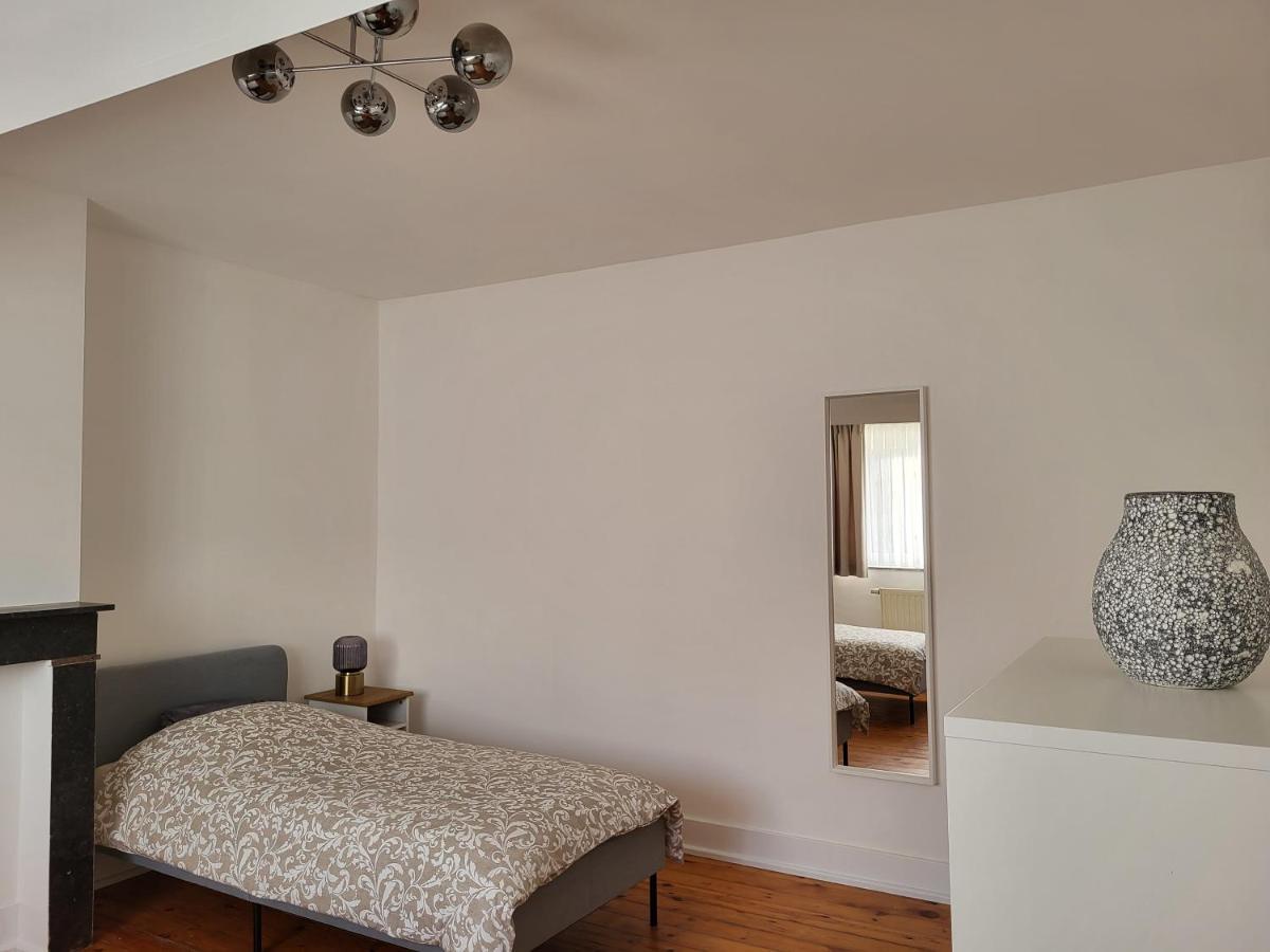 Brussels Bed & Blockchain Private Rooms With Shared Bathroom Etterbeek Exterior photo