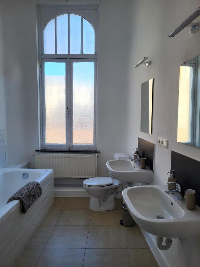 Brussels Bed & Blockchain Private Rooms With Shared Bathroom Etterbeek Exterior photo