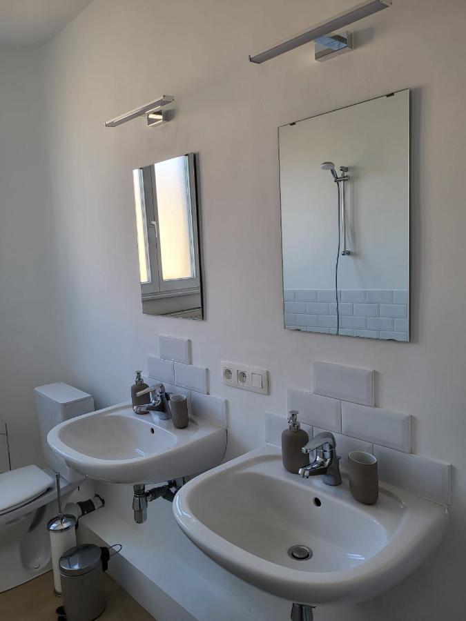 Brussels Bed & Blockchain Private Rooms With Shared Bathroom Etterbeek Exterior photo
