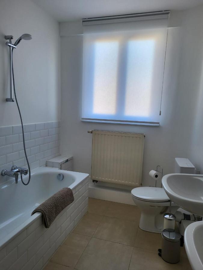 Brussels Bed & Blockchain Private Rooms With Shared Bathroom Etterbeek Exterior photo