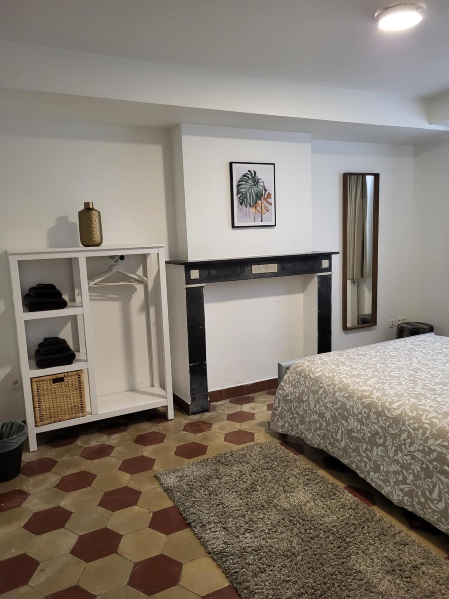 Brussels Bed & Blockchain Private Rooms With Shared Bathroom Etterbeek Room photo